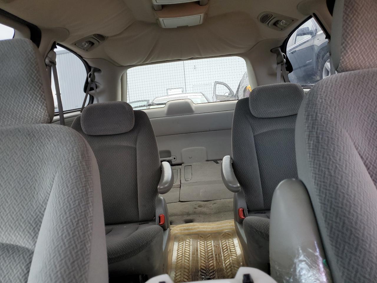2005 Dodge Caravan - Image 10