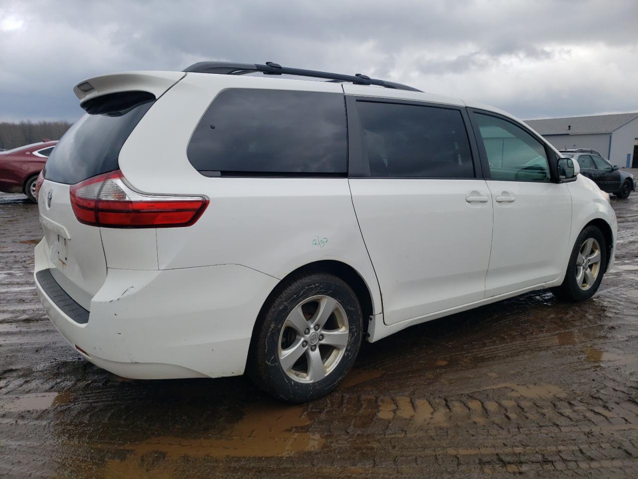 2015 Toyota Sienna - Image 3