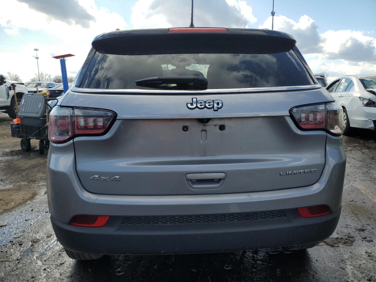 2018 Jeep Compass - Image 6