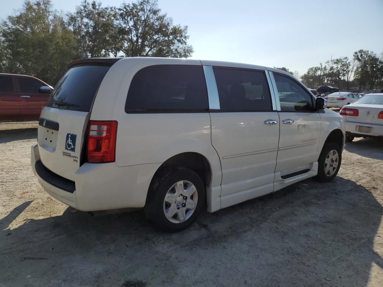 2010 Dodge Caravan - Image 3