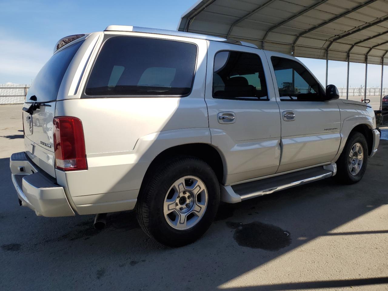2005 Cadillac Escalade - Image 3