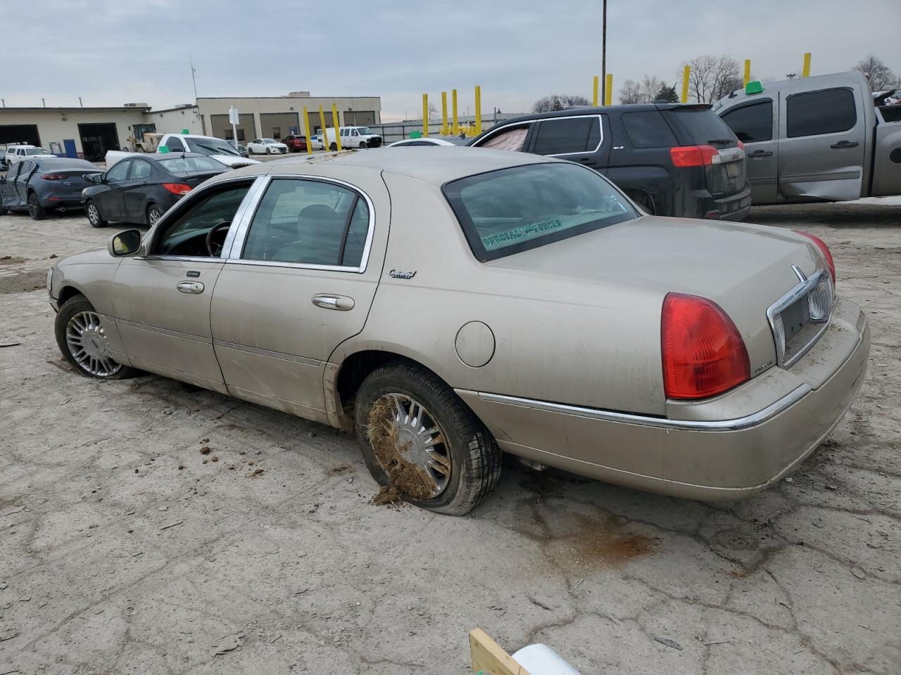 2010 Lincoln Town Car - Image 2
