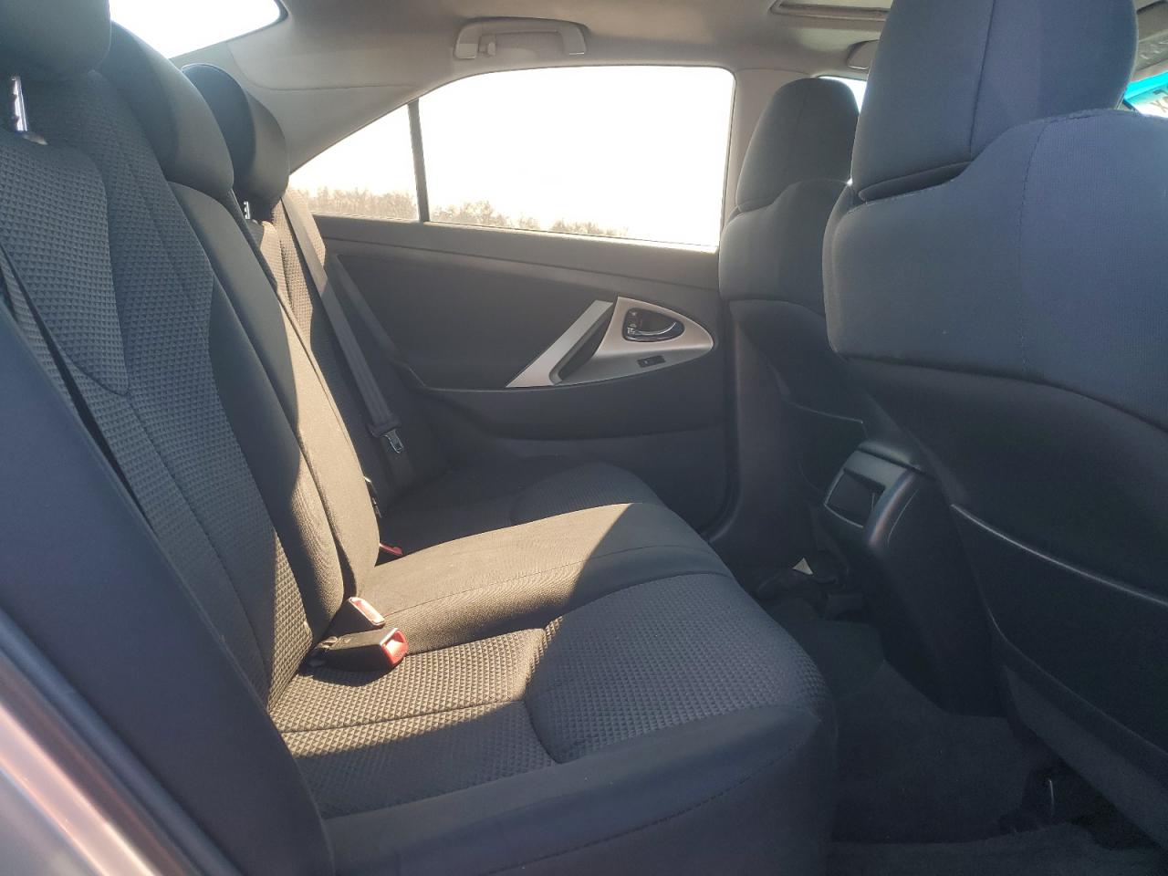2010 Toyota Camry - Image 10