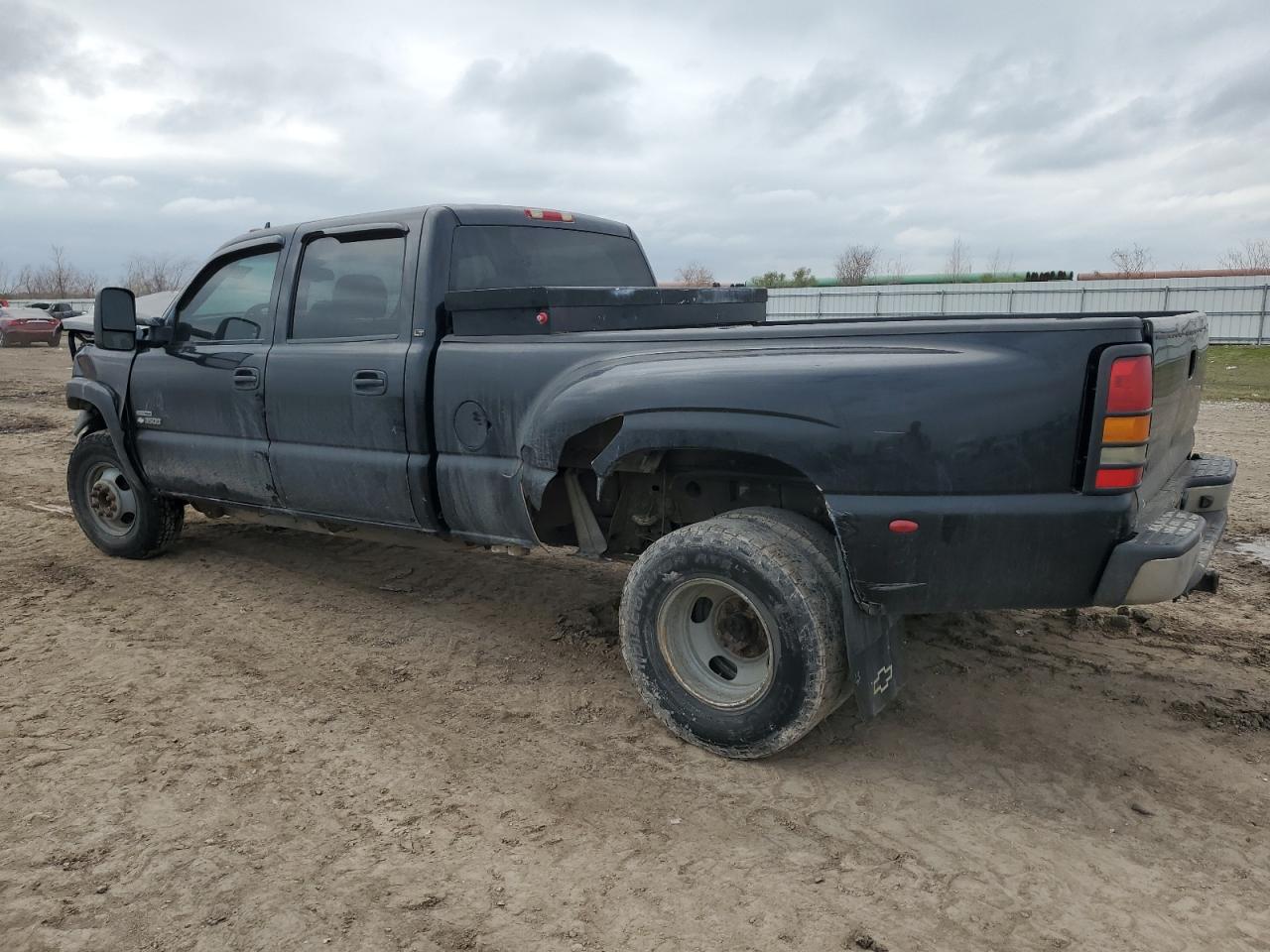 2007 Chevrolet Silverado - Image 3