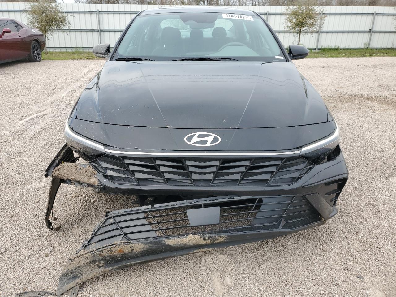 2025 Hyundai Elantra - Image 5