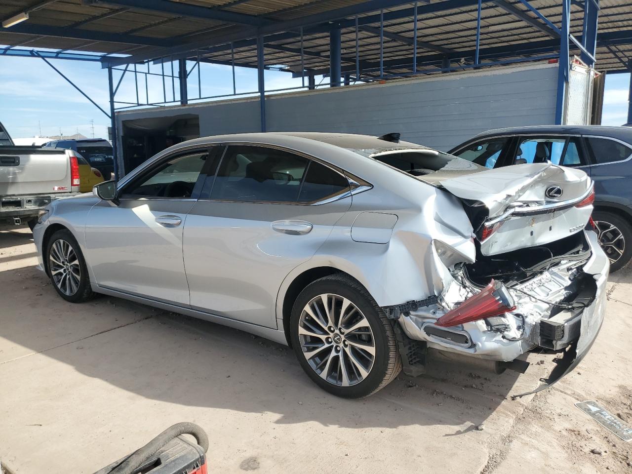 2019 Lexus ES - Image 2