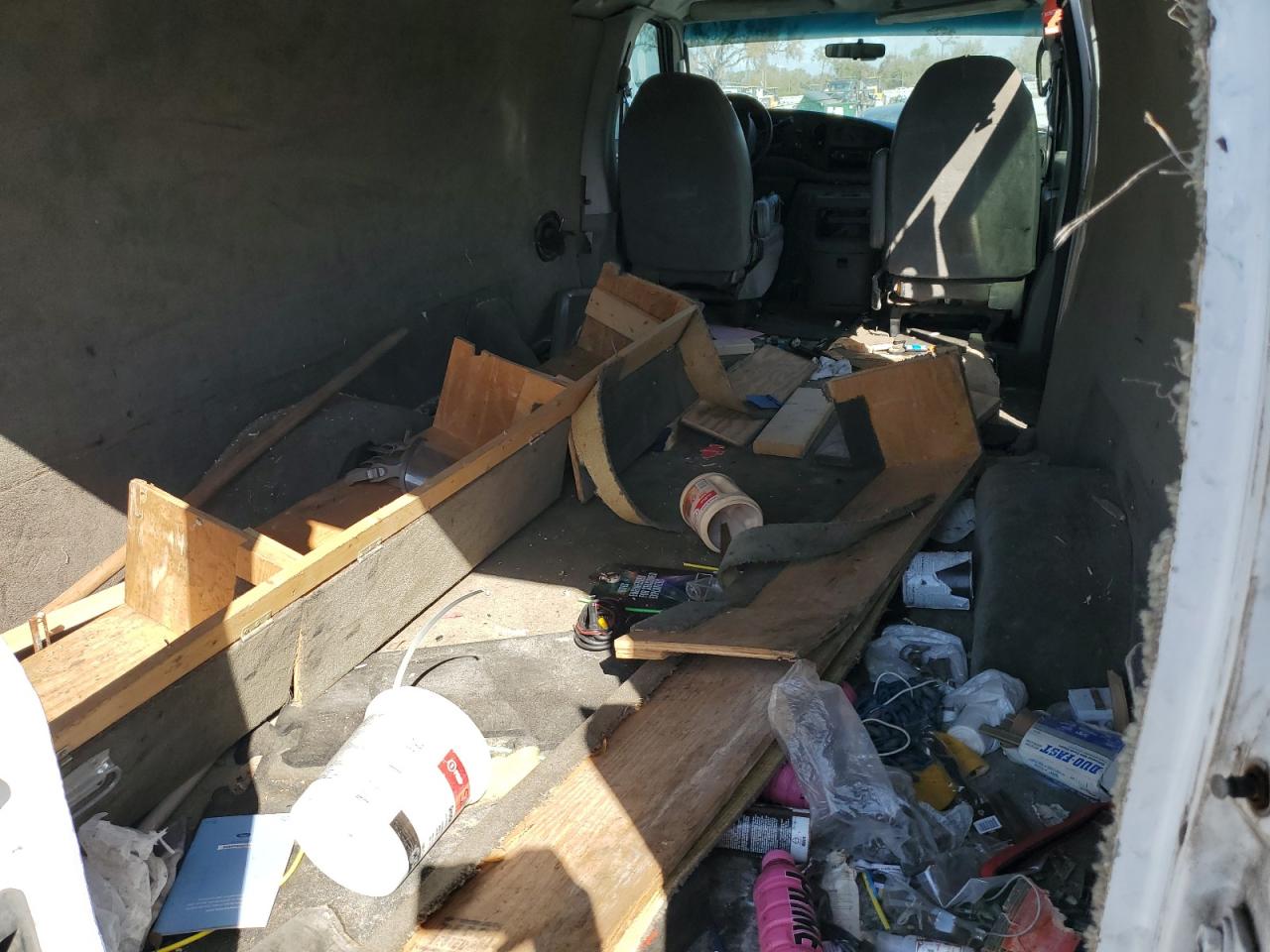 2005 Ford Econoline - Image 10