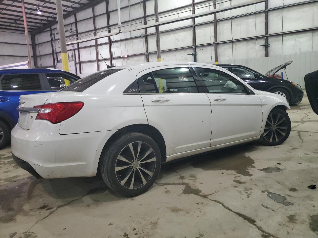 2014 Chrysler 200 - Image 3