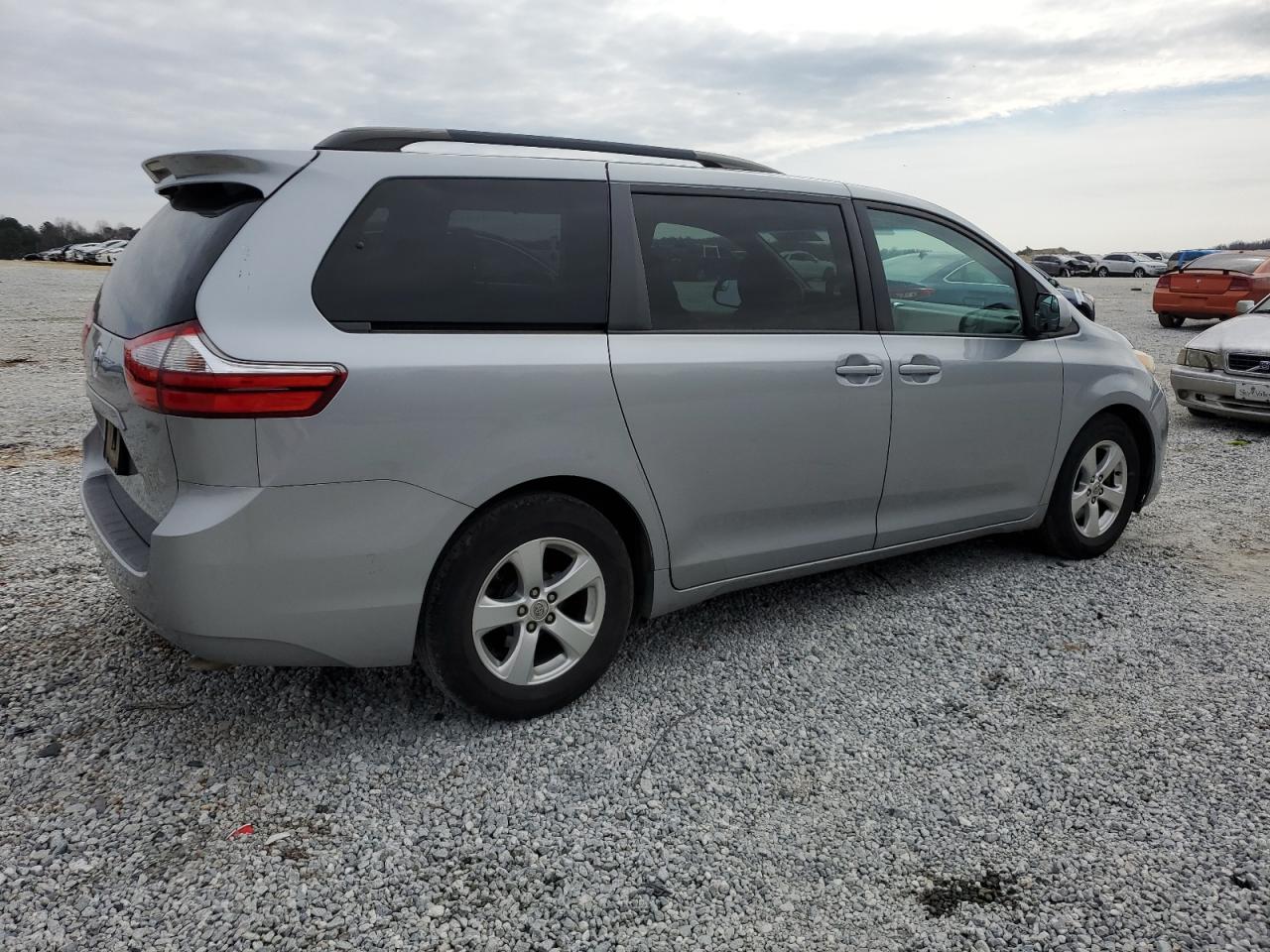 2015 Toyota Sienna - Image 3