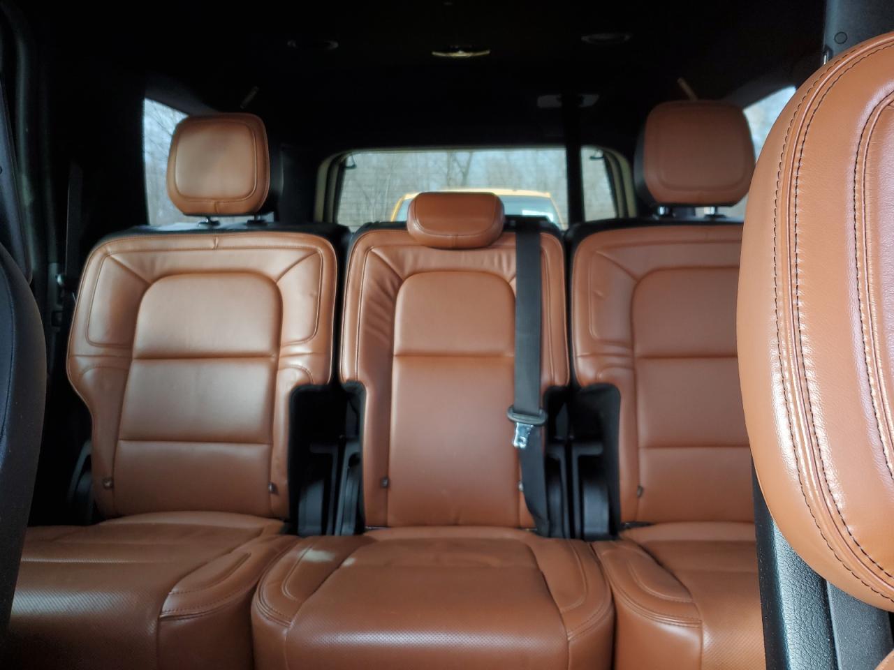 2019 Lincoln Navigator - Image 10