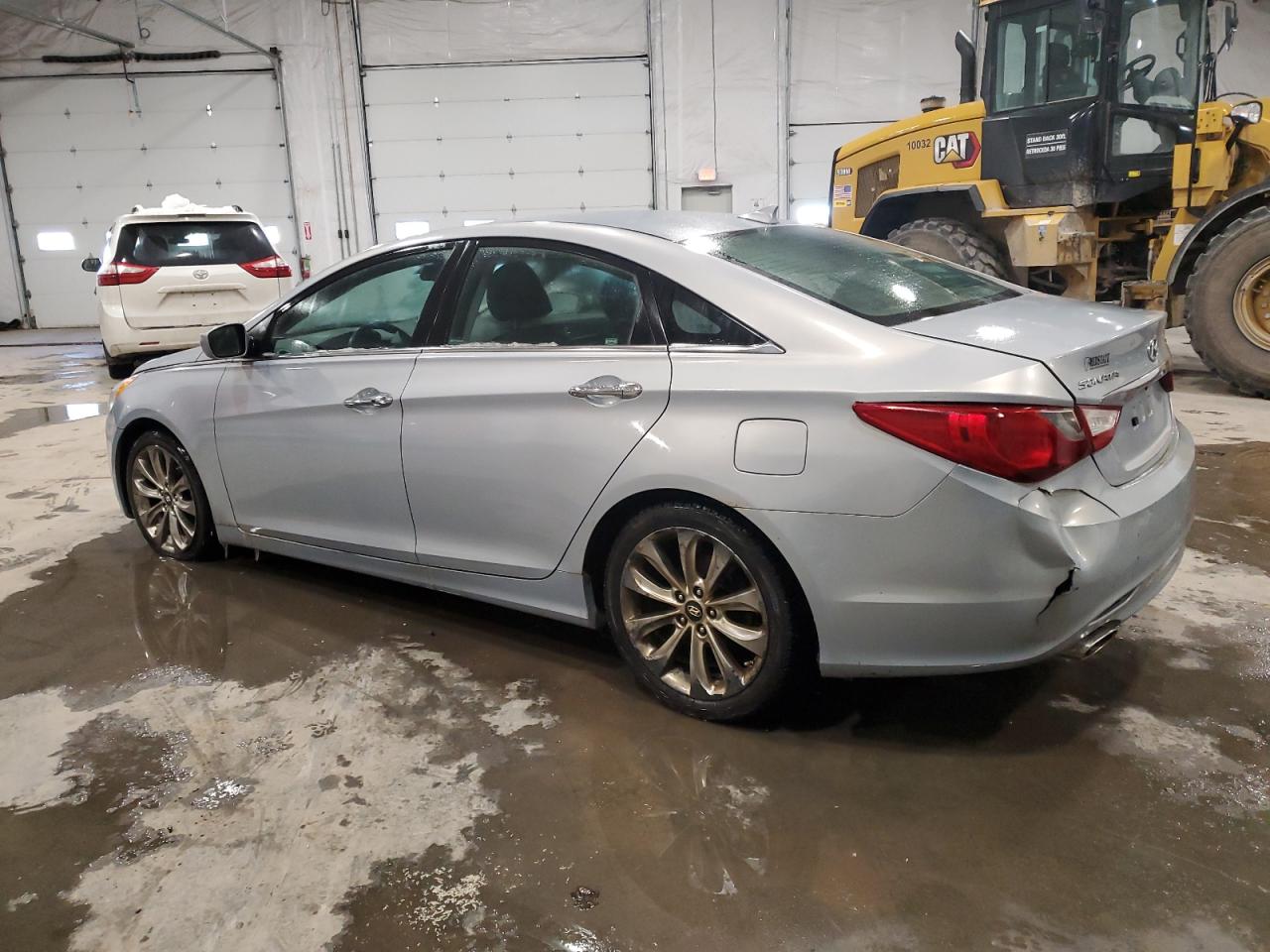 2012 Hyundai Sonata - Image 2