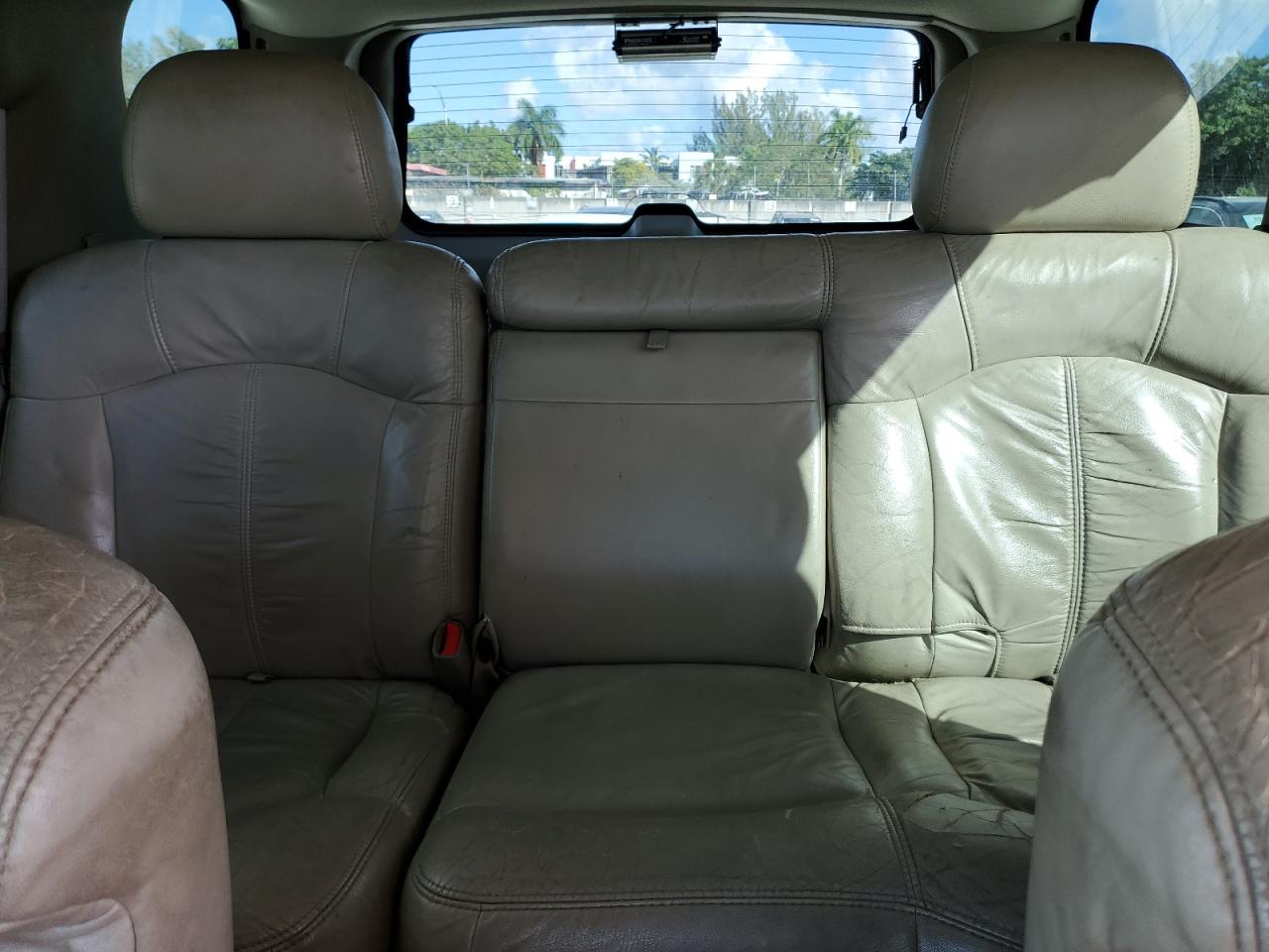 2001 Chevrolet Tahoe - Image 10