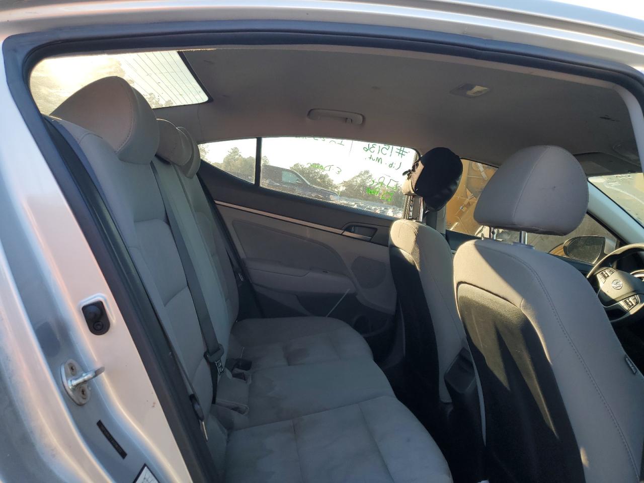 2018 Hyundai Elantra - Image 10