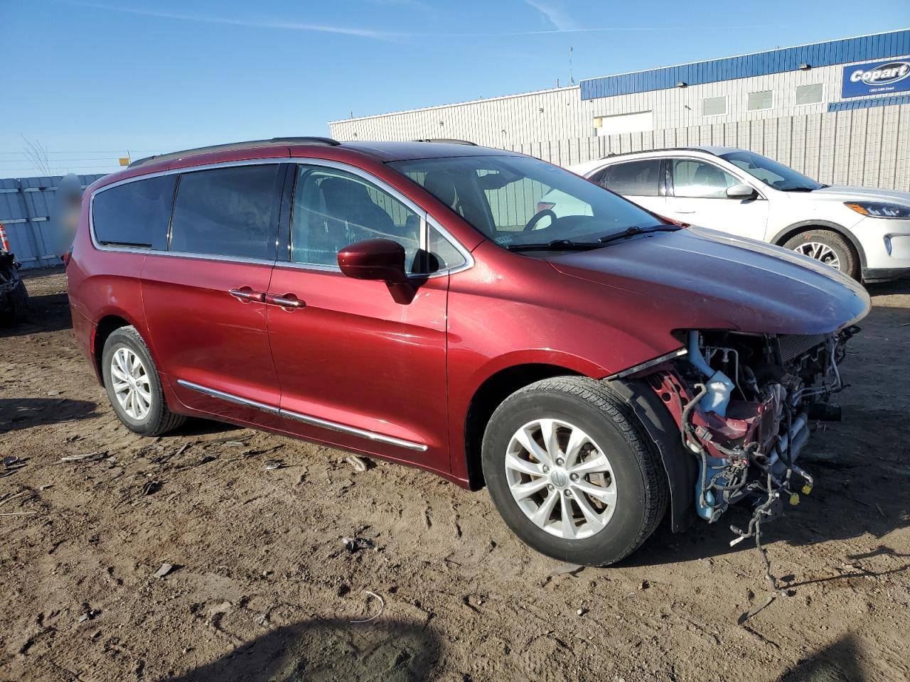 2017 Chrysler Pacifica - Image 4