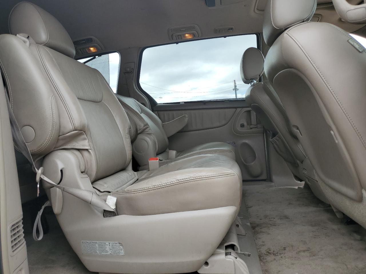 2008 Toyota Sienna - Image 11