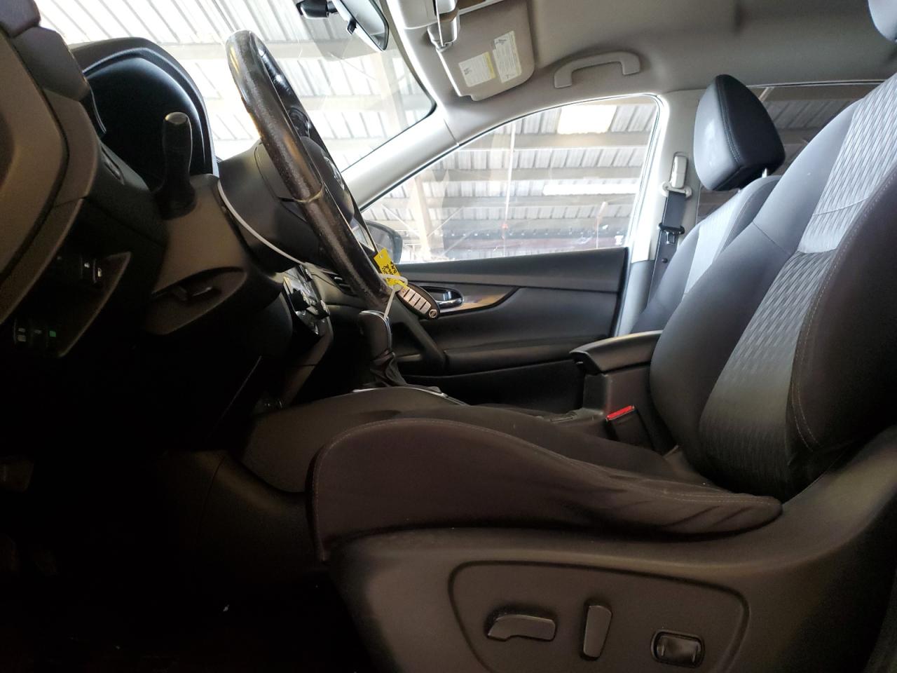 2018 Nissan Rogue - Image 7