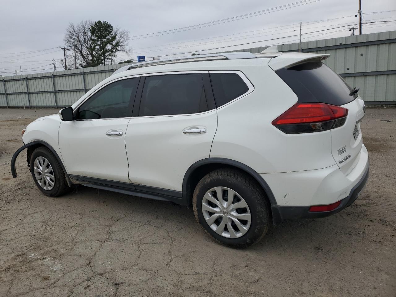 2017 Nissan Rogue - Image 2