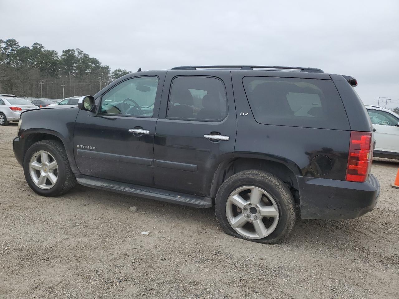2007 Chevrolet Tahoe - Image 2