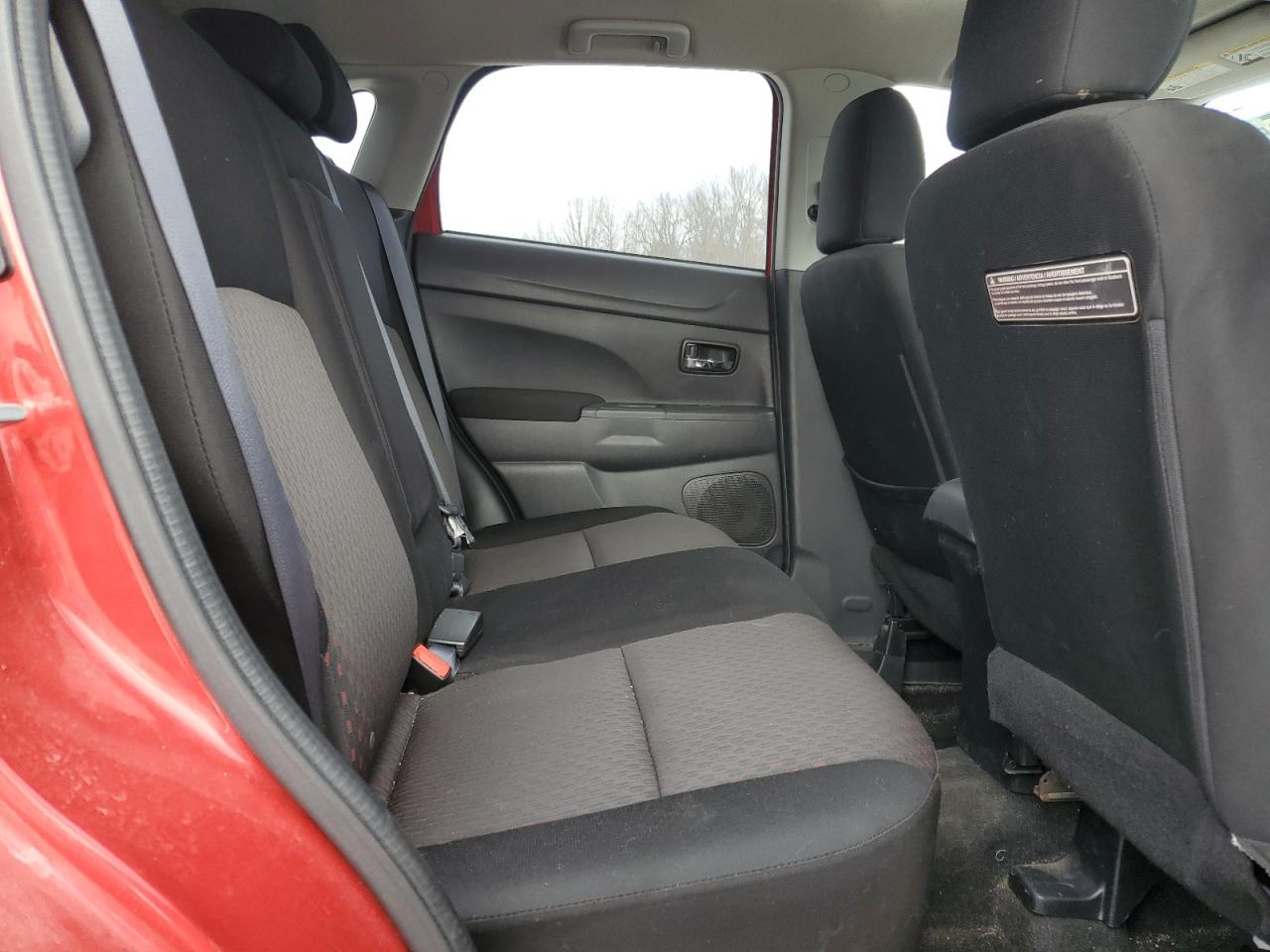 2017 Mitsubishi Outlander - Image 11