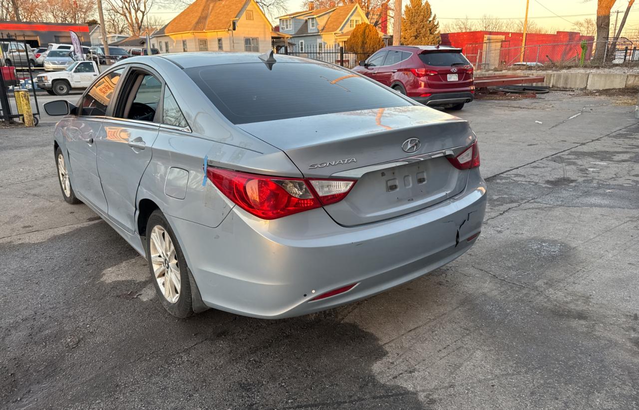 2011 Hyundai Sonata - Image 3