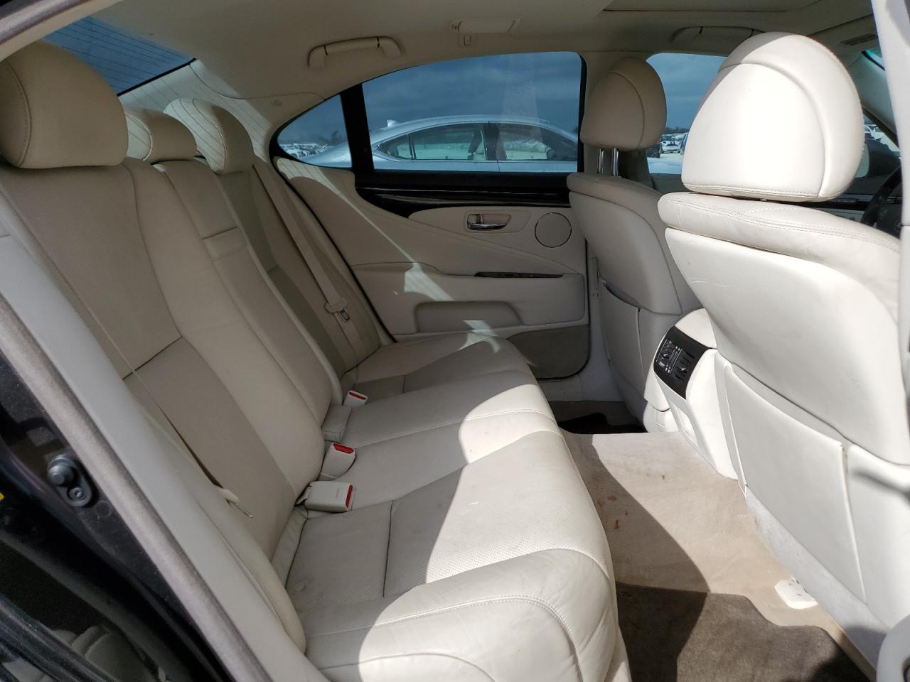 2009 Lexus LS - Image 10