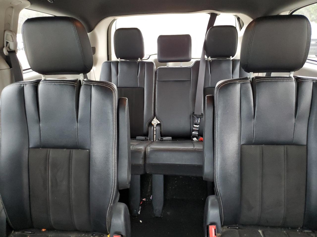 2019 Dodge Caravan - Image 10