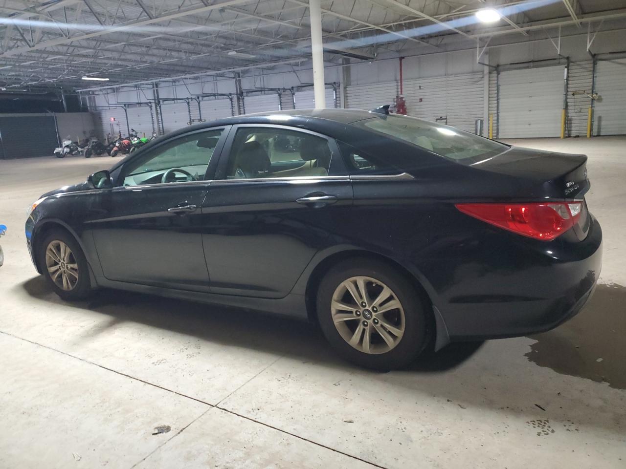 2013 Hyundai Sonata - Image 2