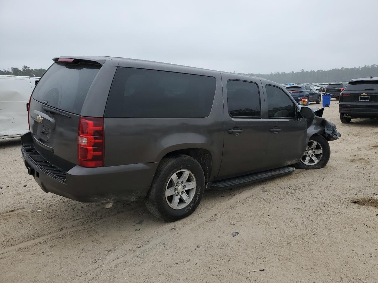 2007 Chevrolet Suburban - Image 3