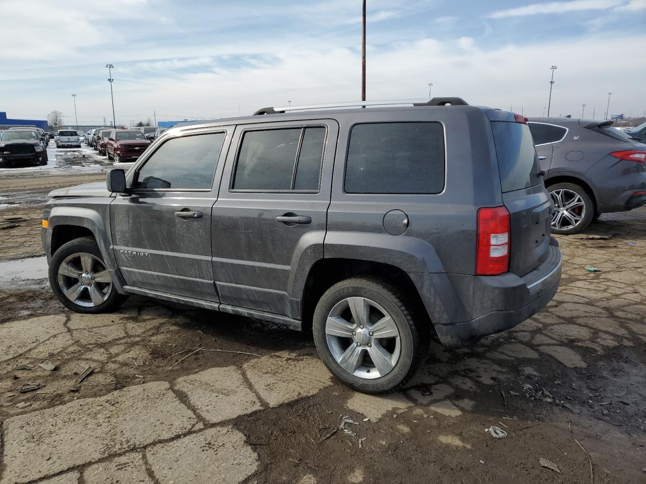 2016 Jeep Liberty (Patriot) - Image 2