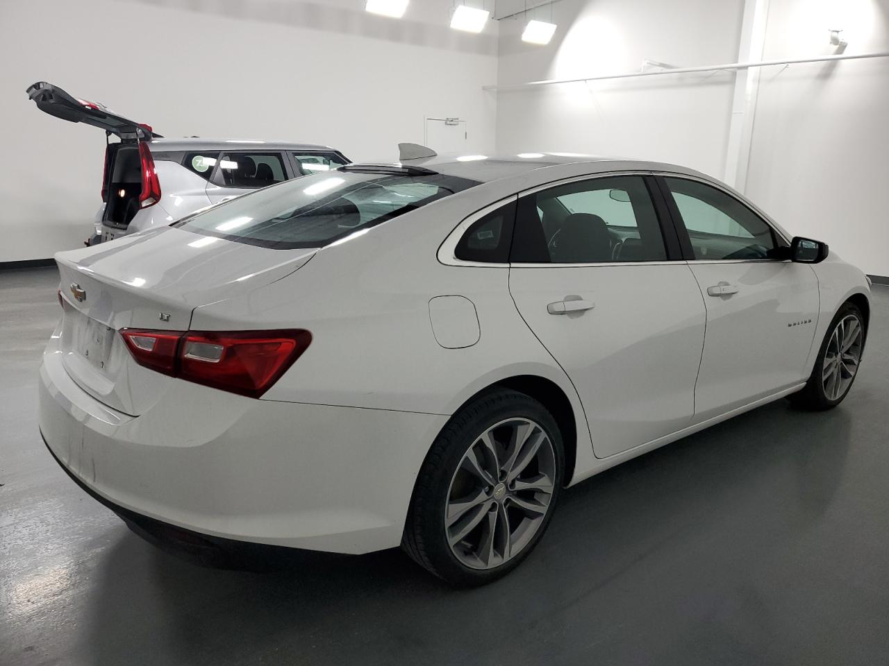2023 Chevrolet Malibu - Image 3