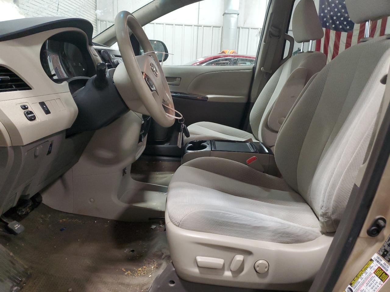 2014 Toyota Sienna - Image 7