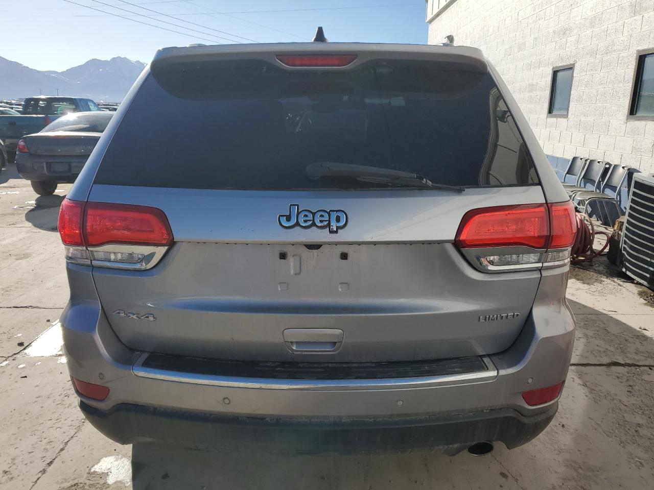 2017 Jeep Grand Cherokee - Image 6