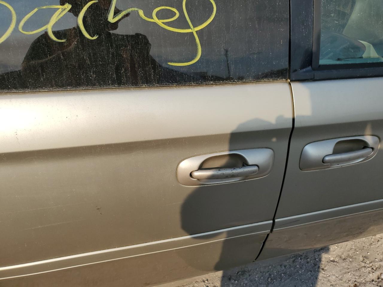 2005 Chrysler Town & Country - Image 11