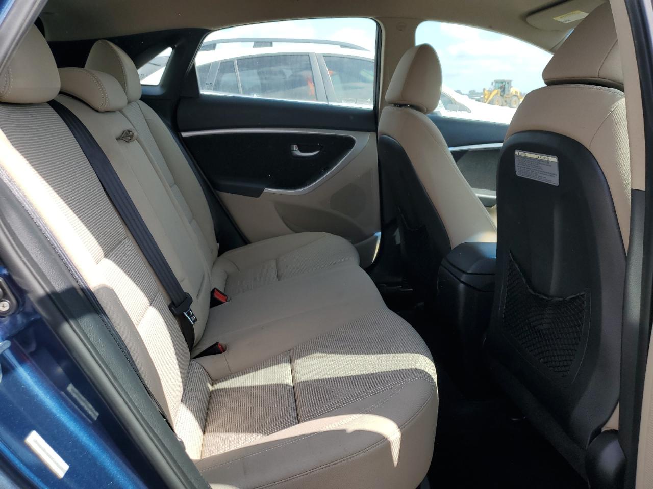 2015 Hyundai Elantra - Image 10