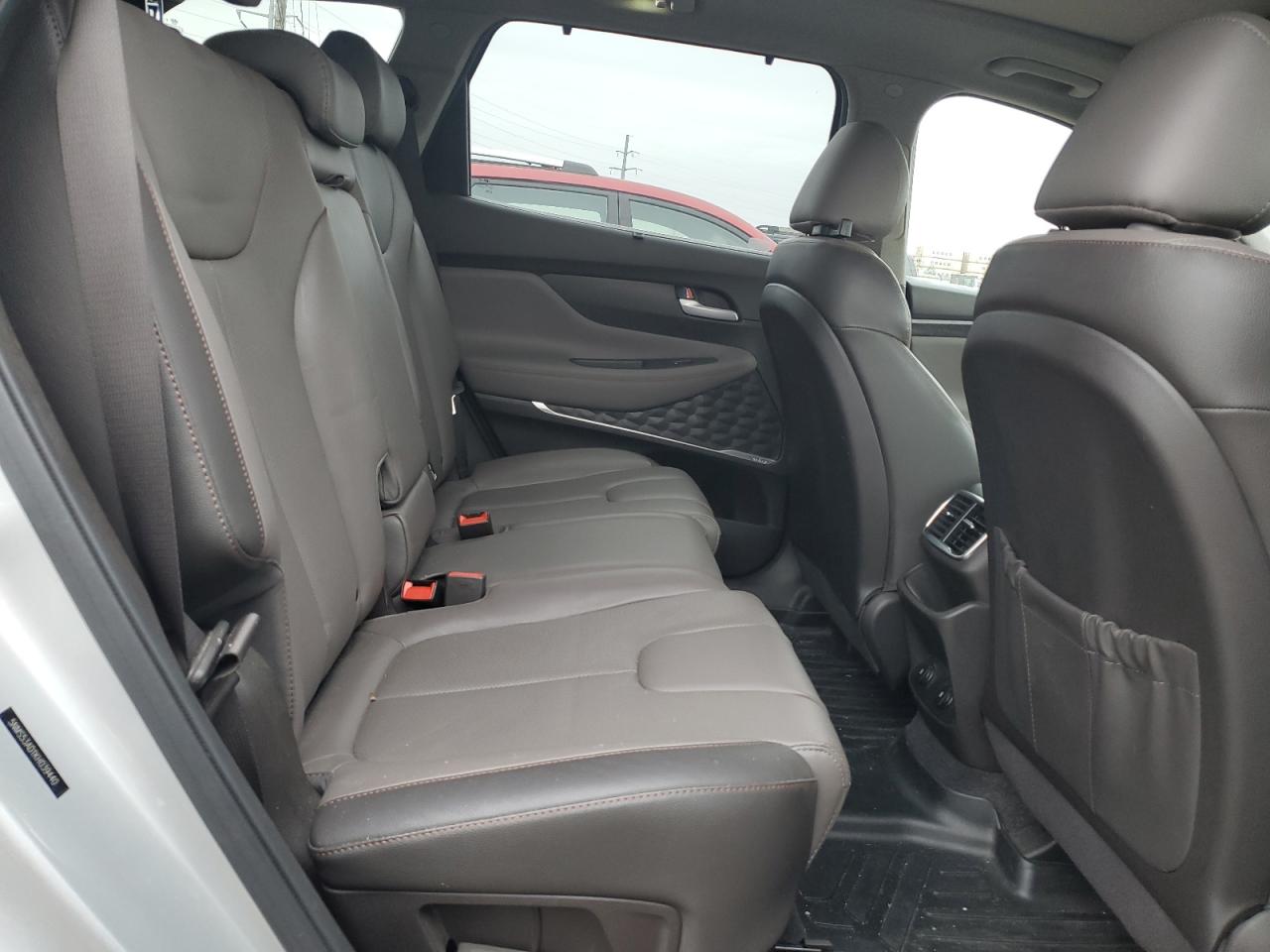 2019 Hyundai Santa Fe - Image 11