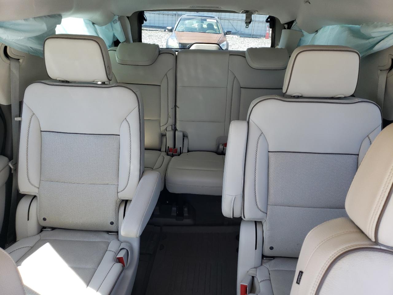 2021 GMC Yukon - Image 10