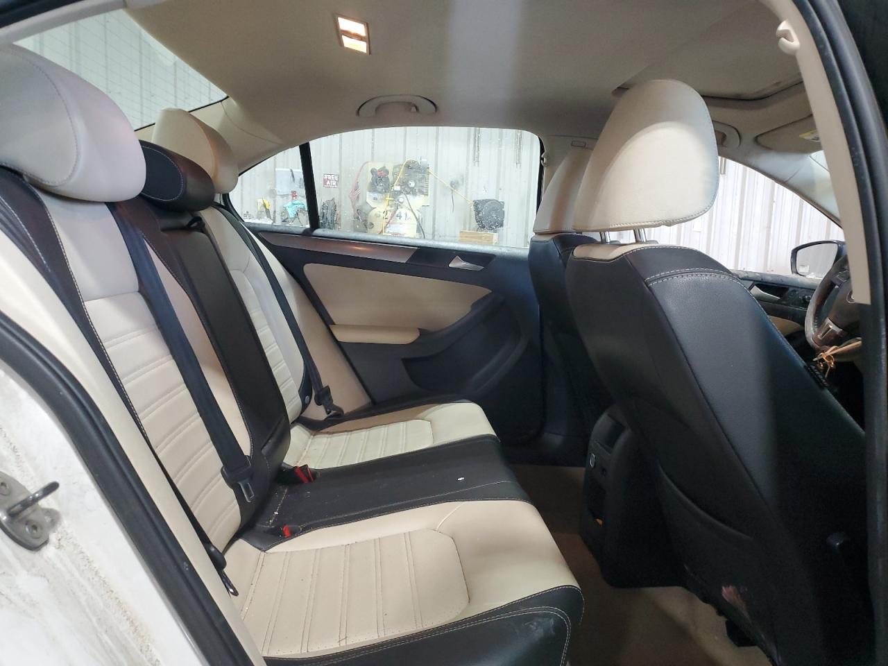 2014 Volkswagen Jetta - Image 10