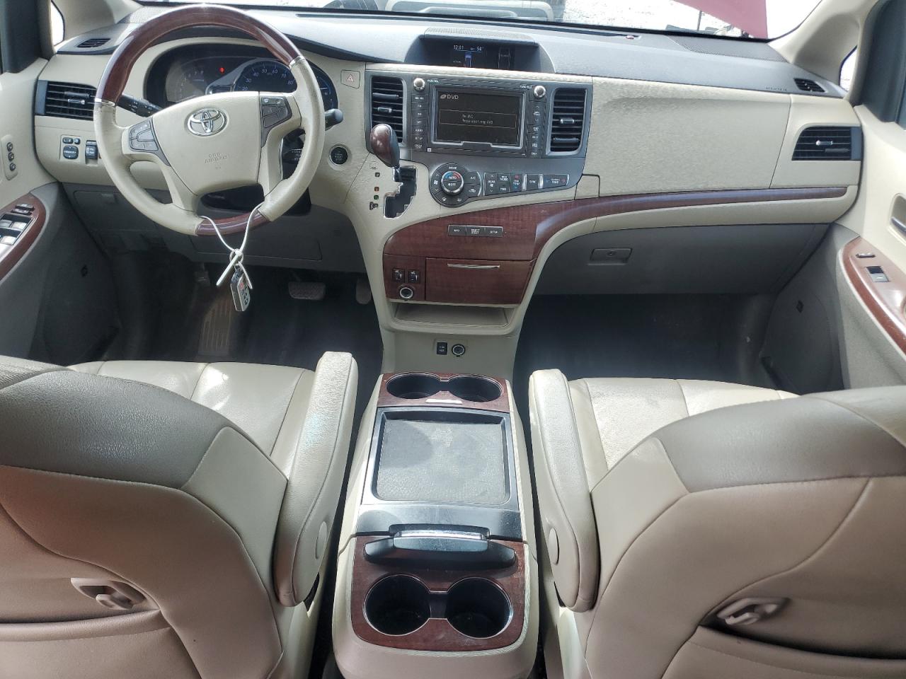 2011 Toyota Sienna - Image 8