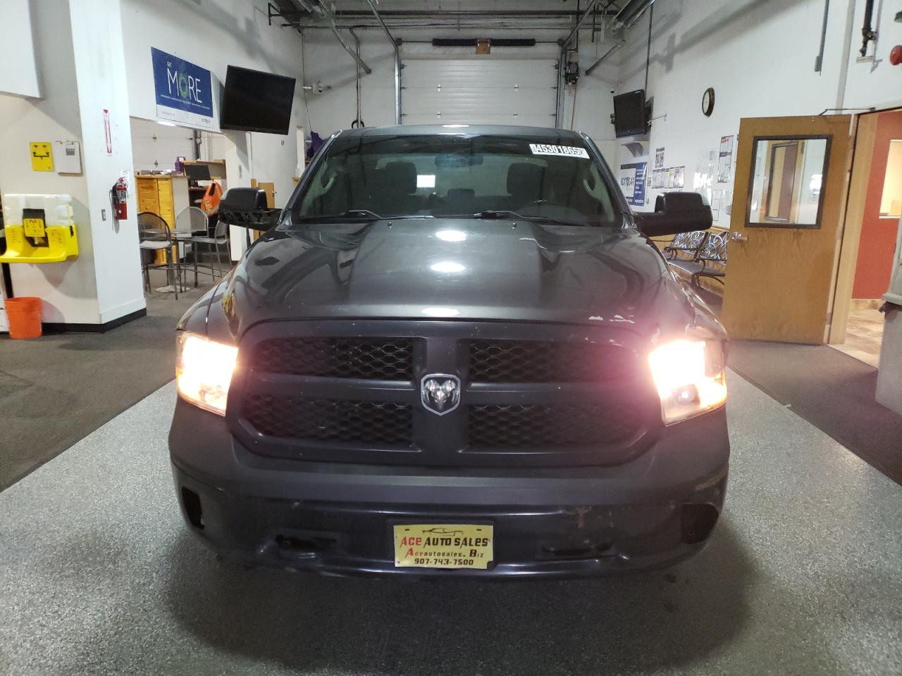 2016 RAM 1500 - Image 5