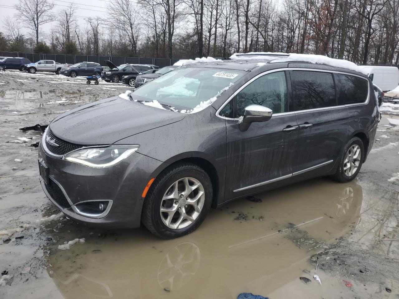 2017 Chrysler Pacifica - Image 1