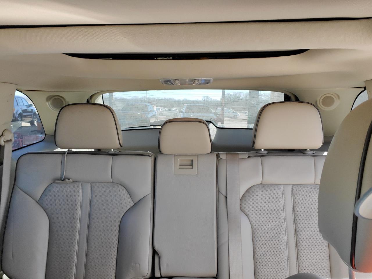2011 Lincoln MKX - Image 10
