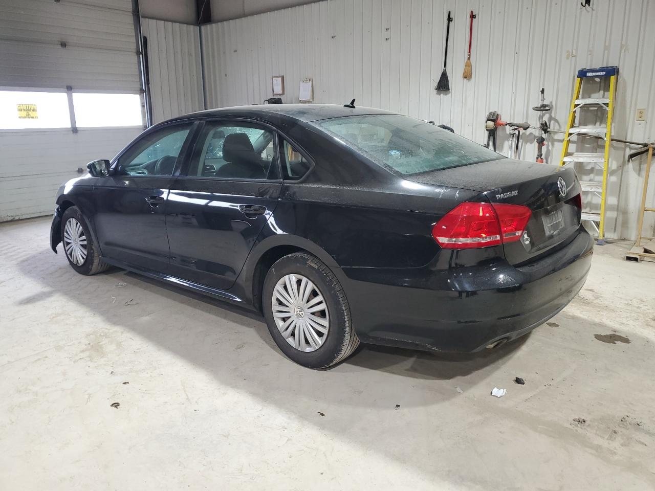 2014 Volkswagen Passat - Image 2