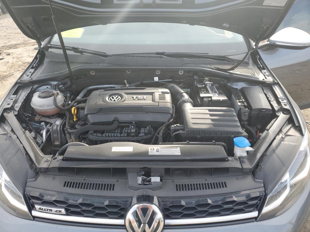 2019 Volkswagen Golf - Image 12