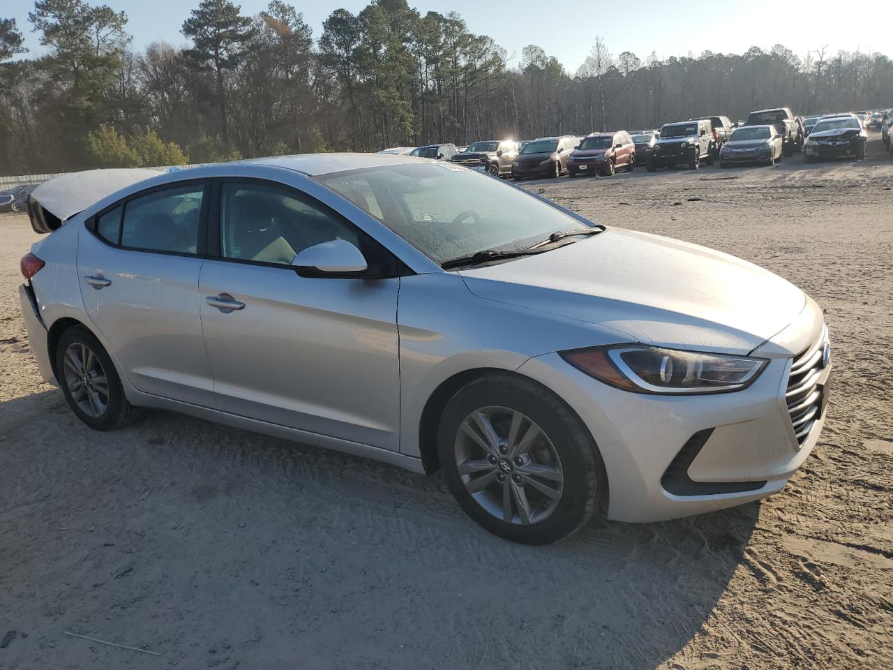 2017 Hyundai Elantra - Image 4