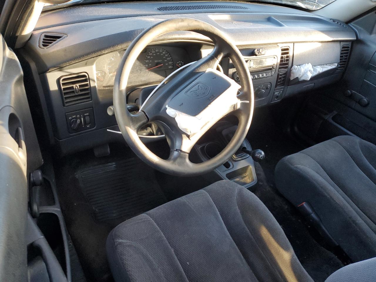 2004 Dodge Dakota - Image 8