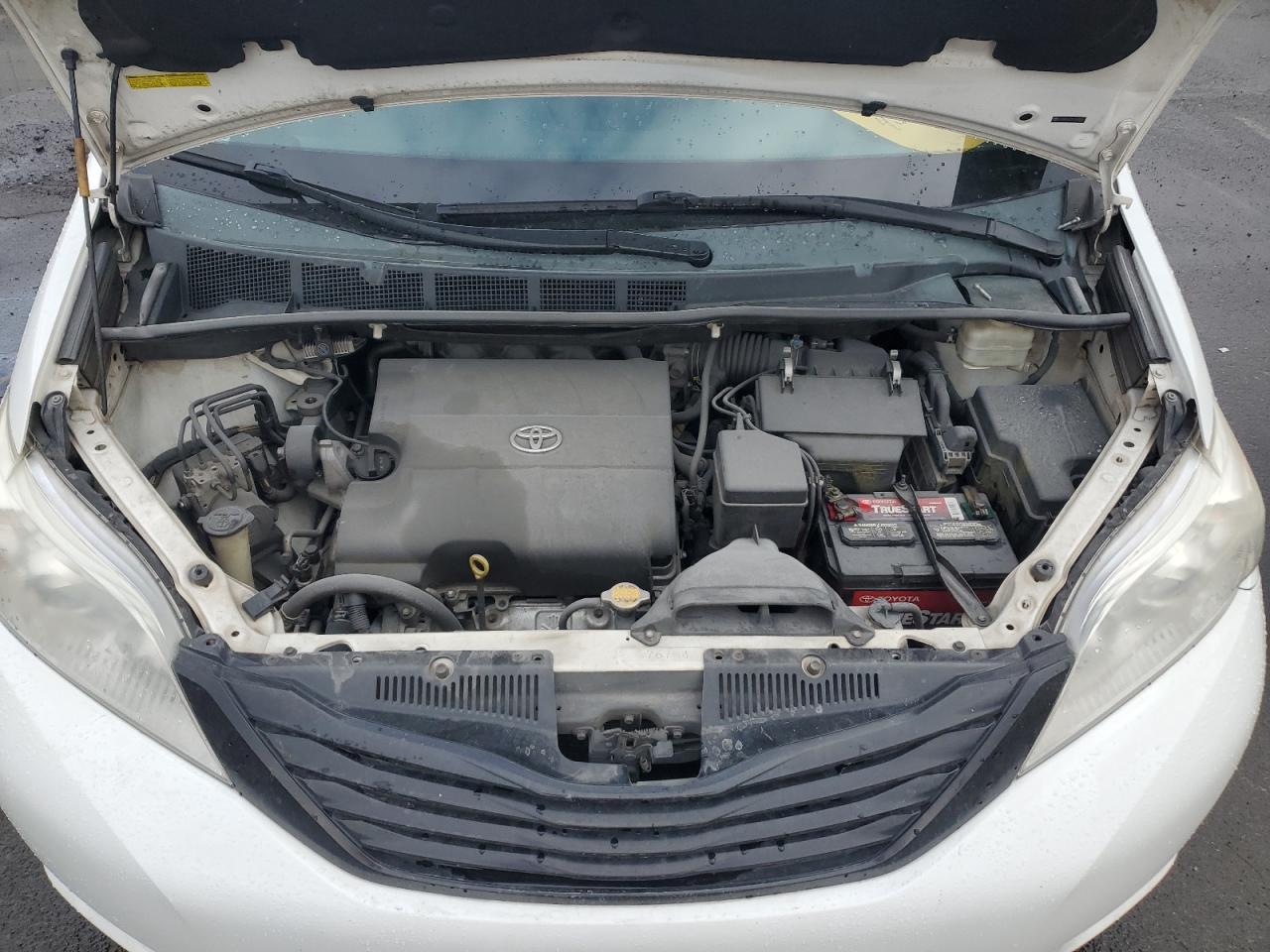 2015 Toyota Sienna - Image 12
