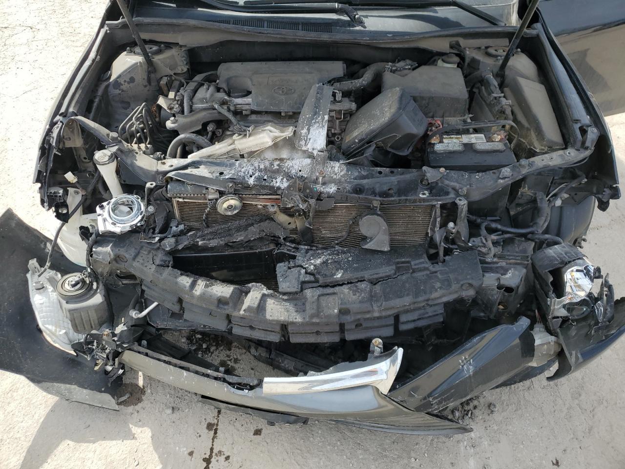 2016 Toyota Camry - Image 12