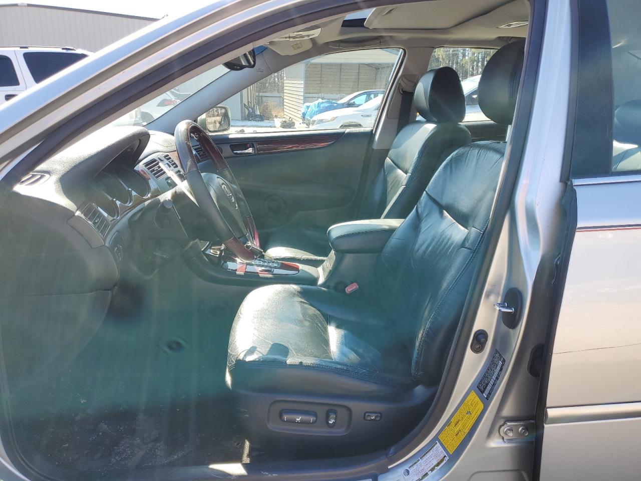 2004 Lexus ES - Image 7