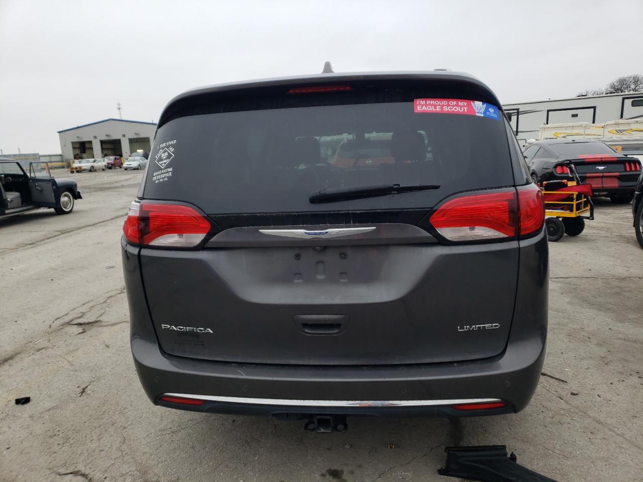 2018 Chrysler Pacifica - Image 6