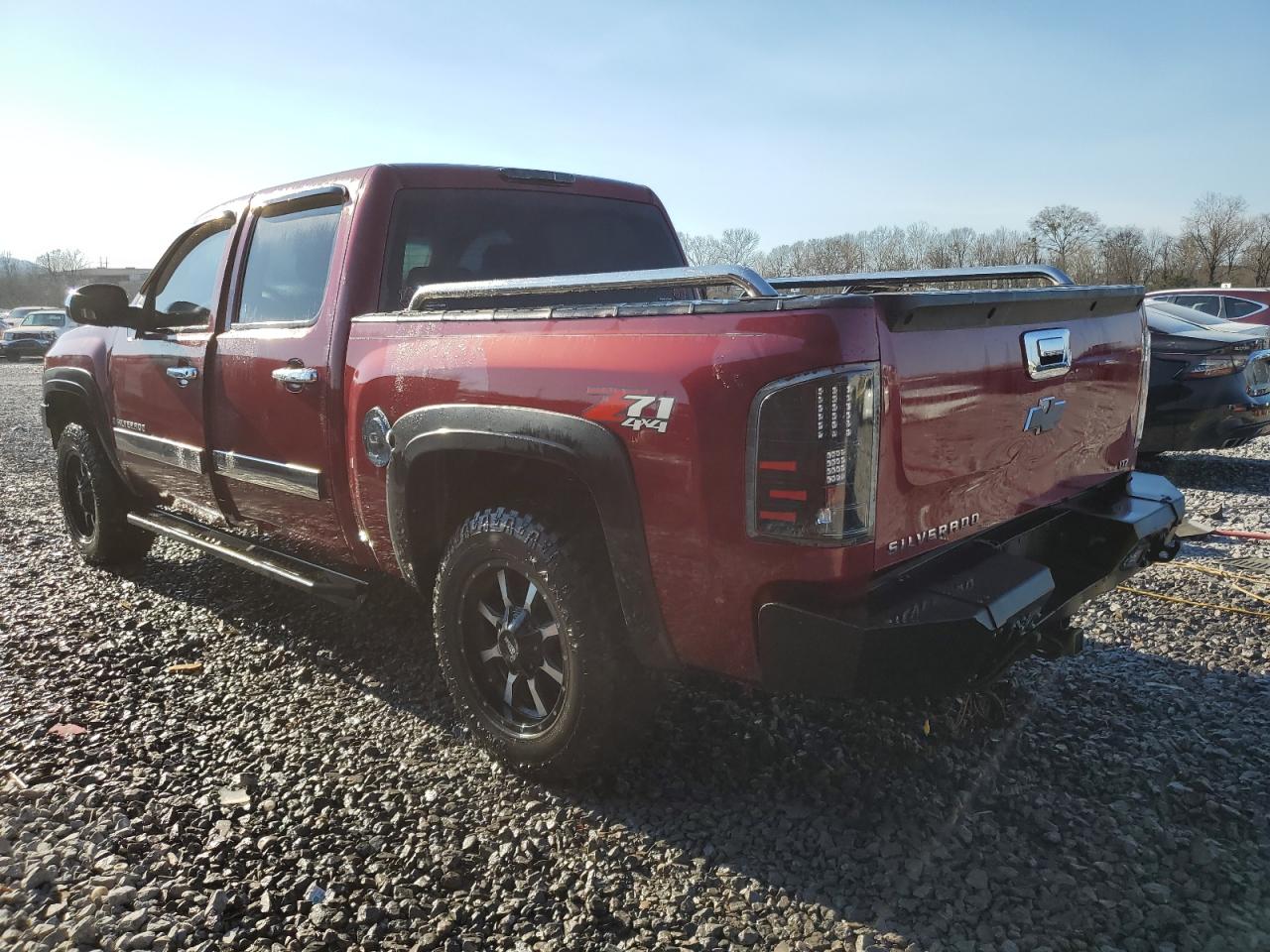 2007 Chevrolet Silverado - Image 2
